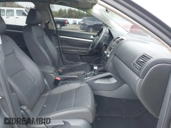 ✅ 2008 Volkswagen Jetta SE • VIN: 3VWRM71K18M135790 • Lot: 42165888. Wystawiony na IAAI z przebiegiem 147 523 mil. Bezpłatny archiwum sprzedaży aukcyjnych z USA i szczegółowy raport historii pojazdu na DreamBid. Zdjęcie 5.