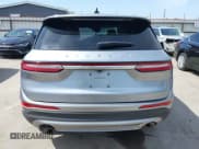 ✅ 2022 Lincoln Corsair Standard • VIN: 5LMCJ1C92NUL34355 • Lot: 41813479. Wystawiony na IAAI z przebiegiem 27 847 mil. Bezpłatny archiwum sprzedaży aukcyjnych z USA i szczegółowy raport historii pojazdu na DreamBid. Zdjęcie 20.