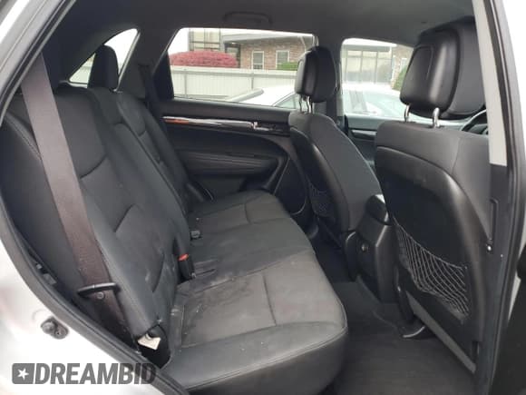 ✅ 2011 Kia Sorento LX • VIN: 5XYKT4A1XBG064025 • Лот: 89612235. Опубликован ранее на Copart с пробегом 185 336 миль. Бесплатный доступ к архиву аукционных продаж из США и подробный отчёт об истории автомобиля на DreamBid. Изображение 11.