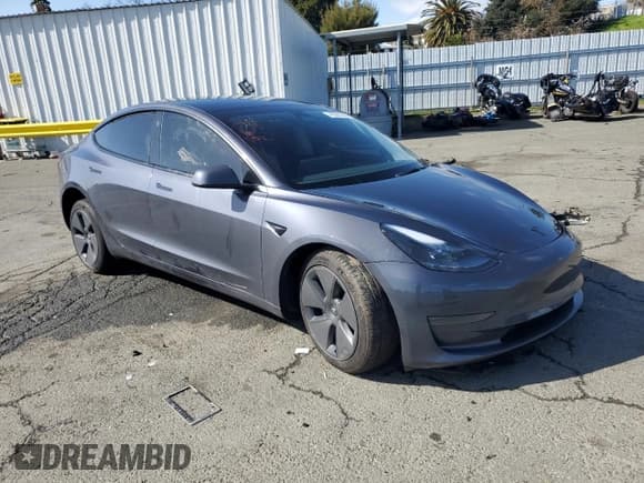 ✅ 2023 Tesla Model 3 • VIN: 5YJ3E1EA3PF714142 • Lot: 45581285. Wystawiony na Copart z przebiegiem 31 197 mil. Bezpłatny archiwum sprzedaży aukcyjnych z USA i szczegółowy raport historii pojazdu na DreamBid. Zdjęcie 4.