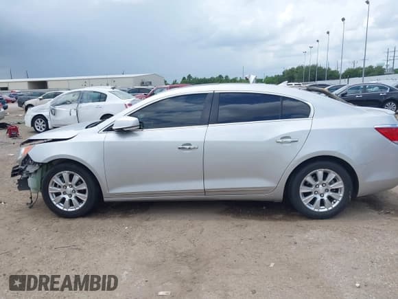 ✅ 2012 Buick LaCrosse Premium 1 • VIN: 1G4GD5ER6CF303563 • Lot: 42666981. Wystawiony na IAAI z przebiegiem Nie podano. Bezpłatny archiwum sprzedaży aukcyjnych z USA i szczegółowy raport historii pojazdu na DreamBid. Zdjęcie 15.