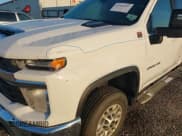 ✅ 2025 Chevrolet Silverado 2500HD LT • VIN: 2GC1KNEY0S1214570 • Lot: 43302687. Wystawiony na IAAI z przebiegiem 7 770 mil. Bezpłatny archiwum sprzedaży aukcyjnych z USA i szczegółowy raport historii pojazdu na DreamBid. Zdjęcie 22.