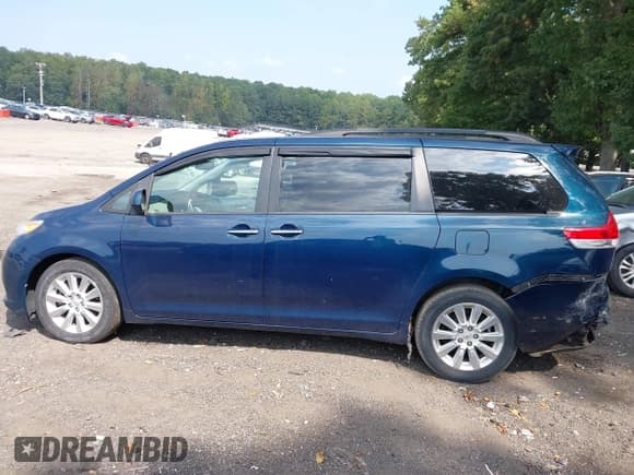 ✅ 2012 Toyota Sienna XLE • VIN: 5TDDK3DC1CS032510 • Лот: 43213382. Опубликован ранее на IAAI с пробегом 200 489 миль. Бесплатный доступ к архиву аукционных продаж из США и подробный отчёт об истории автомобиля на DreamBid. Изображение 14.