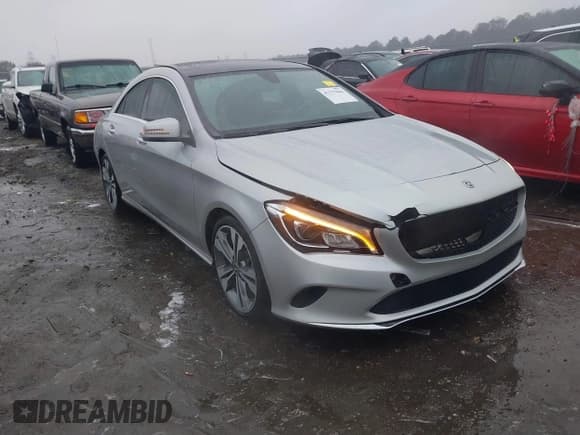 ✅ 2019 Mercedes-Benz CLA 250 • VIN: WDDSJ4EB6KN722477 • Lot: 41377046. Wystawiony na IAAI z przebiegiem 74 969 mil. Bezpłatny archiwum sprzedaży aukcyjnych z USA i szczegółowy raport historii pojazdu na DreamBid. Zdjęcie 1.