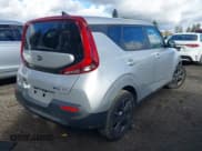 ✅ 2021 Kia Soul EX • VIN: KNDJ33AUXM7757418 • Lot: 43554974. Wystawiony na IAAI z przebiegiem 24 510 mil. Bezpłatny archiwum sprzedaży aukcyjnych z USA i szczegółowy raport historii pojazdu na DreamBid. Zdjęcie 4.