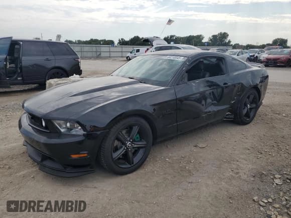 ✅ 2011 Ford Mustang GT Premium • VIN: 1ZVBP8CF3B5105900 • Лот: 80210045. Опубликован ранее на Copart с пробегом 71 369 миль. Бесплатный доступ к архиву аукционных продаж из США и подробный отчёт об истории автомобиля на DreamBid. Изображение 1.