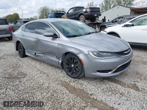 ✅ 2015 Chrysler 200 C • VIN: 1C3CCCCG8FN515133 • Lot: 43262510. Listed on IAAI with 106,423 mi. Free auction sales archive from the USA and detailed vehicle history report at DreamBid. Image 1.