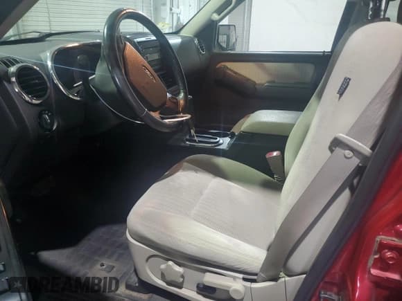 ✅ 2008 Ford Explorer Sport Trac XLT • VIN: 1FMEU51E48UA28210 • Лот: 71863684. Опубликован ранее на Copart с пробегом 126 710 миль. Бесплатный доступ к архиву аукционных продаж из США и подробный отчёт об истории автомобиля на DreamBid. Изображение 7.