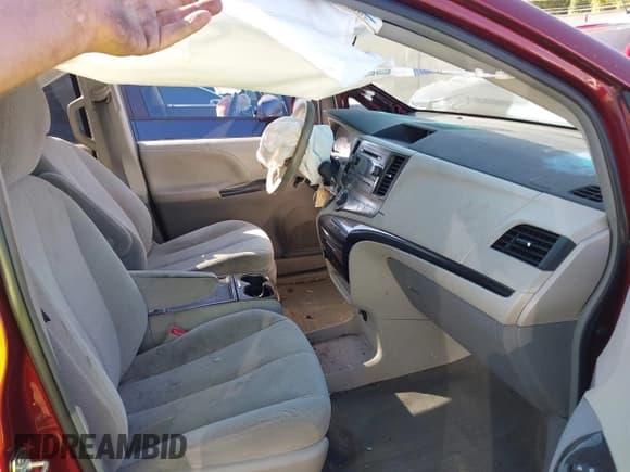 ✅ 2013 Toyota Sienna LE AAS • VIN: 5TDKK3DCXDS327016 • Лот: 43321886. Опубликован ранее на IAAI с пробегом 190 552 миль. Бесплатный доступ к архиву аукционных продаж из США и подробный отчёт об истории автомобиля на DreamBid. Изображение 5.