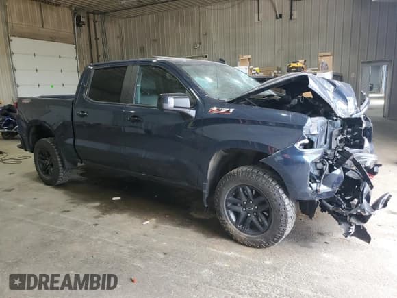 ✅ 2022 Chevrolet Silverado 1500 LT Trail Boss • VIN: 3GCUDFED3NG613754 • Lot: 63392535. Wystawiony na Copart z przebiegiem 28 408 mil. Bezpłatny archiwum sprzedaży aukcyjnych z USA i szczegółowy raport historii pojazdu na DreamBid. Zdjęcie 4.