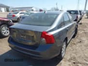 ✅ 2008 Volvo S40 2.4L • VIN: YV1MS382682405793 • Lot: 41822112. Wystawiony na IAAI z przebiegiem 142 918 mil. Bezpłatny archiwum sprzedaży aukcyjnych z USA i szczegółowy raport historii pojazdu na DreamBid. Zdjęcie 4.