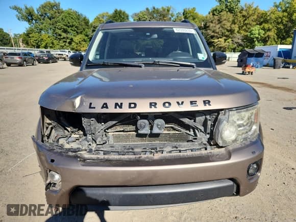 ✅ 2016 Land Rover LR4 HSE • VIN: SALAG2V68GA790122 • Lot: 82500235. Wystawiony na Copart z przebiegiem 163 333 mil. Bezpłatny archiwum sprzedaży aukcyjnych z USA i szczegółowy raport historii pojazdu na DreamBid. Zdjęcie 5.