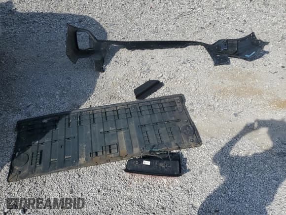 ✅ 2021 GMC Sierra 1500 • VIN: 1GTU9AEF0MZ230990 • Lot: 50844975. Wystawiony na Copart z przebiegiem Nie podano. Bezpłatny archiwum sprzedaży aukcyjnych z USA i szczegółowy raport historii pojazdu na DreamBid. Zdjęcie 14.