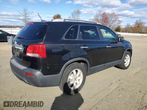 ✅ 2013 Kia Sorento LX • VIN: 5XYKT4A68DG406702 • Лот: 92979685. Опубликован ранее на Copart с пробегом 43 720 миль. Бесплатный доступ к архиву аукционных продаж из США и подробный отчёт об истории автомобиля на DreamBid. Изображение 3.