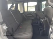 ✅ 2018 Jeep Wrangler Unlimited Sahara • VIN: 1C4HJXENXJW325086 • Lot: 49721525. Wystawiony na Copart z przebiegiem 200 845 mil. Bezpłatny archiwum sprzedaży aukcyjnych z USA i szczegółowy raport historii pojazdu na DreamBid. Zdjęcie 11.