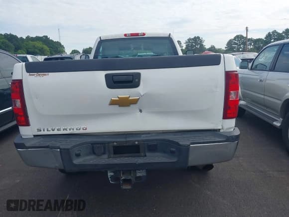 ✅ 2013 Chevrolet Silverado 2500HD Work Truck • VIN: 1GC0CVCG0DF224630 • Lot: 42519505. Wystawiony na IAAI z przebiegiem 180 447 mil. Bezpłatny archiwum sprzedaży aukcyjnych z USA i szczegółowy raport historii pojazdu na DreamBid. Zdjęcie 16.