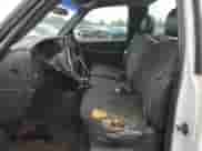 2002 Chevrolet Silverado 1500 z VIN 1GCEC14W12Z185739, wystawiony jako Copart lot #71419234 z przebiegiem 131 034 mil mil oraz Czysty tytuł • Clean title. Historia ofert i sprzedaży dostępna na DreamBid. Obrazek 7.