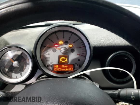 ✅ 2009 MINI Convertible • VIN: WMWMR335X9TJ93685 • Лот: 50899755. Опубликован ранее на Copart с пробегом 123 609 миль. Бесплатный доступ к архиву аукционных продаж из США и подробный отчёт об истории автомобиля на DreamBid. Изображение 9.