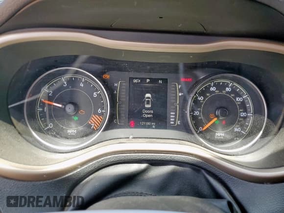 ✅ 2015 Jeep Cherokee Latitude • VIN: 1C4PJLCBXFW530928 • Лот: 69195285. Опубликован ранее на Copart с пробегом 121 180 миль. Бесплатный доступ к архиву аукционных продаж из США и подробный отчёт об истории автомобиля на DreamBid. Изображение 9.