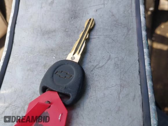 ✅ 2011 Chevrolet Silverado 1500 LS • VIN: 3GCPCREA5BG408018 • Lot: 43217341. Wystawiony na IAAI z przebiegiem 190 884 mil. Bezpłatny archiwum sprzedaży aukcyjnych z USA i szczegółowy raport historii pojazdu na DreamBid. Zdjęcie 11.