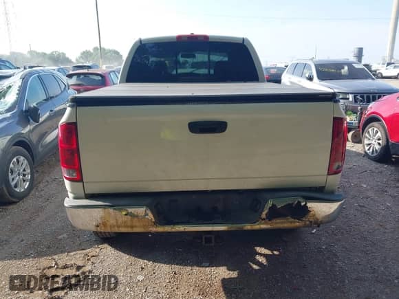 2006 Dodge 3500 SLT z VIN 3D7LX38C26G265439, wystawiony jako IAAI lot #42747687 z przebiegiem 130 340 mil mil oraz . Historia ofert i sprzedaży dostępna na DreamBid. Obrazek 16.