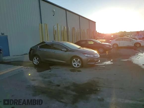 ✅ 2017 Chevrolet Volt LT • VIN: 1G1RA6S57HU113649 • Lot: 86445205. Wystawiony na Copart z przebiegiem Nie podano. Bezpłatny archiwum sprzedaży aukcyjnych z USA i szczegółowy raport historii pojazdu na DreamBid. Zdjęcie 13.