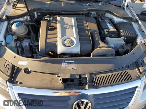 ✅ 2008 Volkswagen Passat Komfort • VIN: WVWAK73CX8P089009 • Lot: 85590835. Wystawiony na Copart z przebiegiem 176 793 mil. Bezpłatny archiwum sprzedaży aukcyjnych z USA i szczegółowy raport historii pojazdu na DreamBid. Zdjęcie 11.