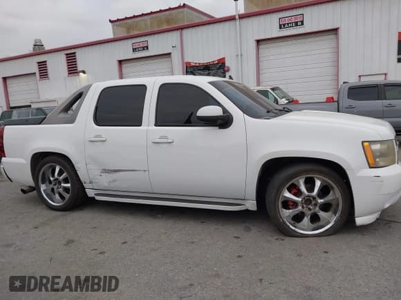 ✅ 2007 Chevrolet Avalanche LTZ • VIN: 3GNEC12J87G109246 • Lot: 41989146. Listed on IAAI with 171,005 mi. Free auction sales archive from the USA and detailed vehicle history report at DreamBid. Image 13.