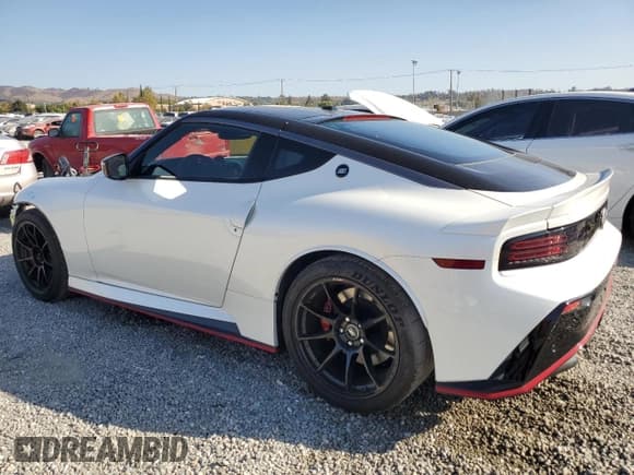 ✅ 2024 Nissan Z Nismo • VIN: JN1BZ4CH9RM361131 • Lot: 84470565. Wystawiony na Copart z przebiegiem 6 117 mil. Bezpłatny archiwum sprzedaży aukcyjnych z USA i szczegółowy raport historii pojazdu na DreamBid. Zdjęcie 2.