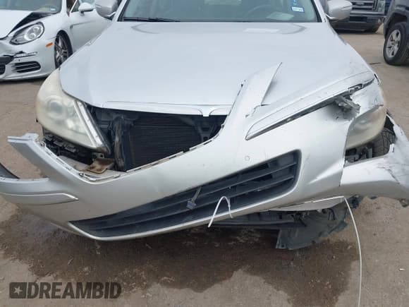 ✅ 2009 Hyundai Genesis • VIN: KMHGC46E99U024699 • Lot: 43520445. Wystawiony na IAAI z przebiegiem Nie podano. Bezpłatny archiwum sprzedaży aukcyjnych z USA i szczegółowy raport historii pojazdu na DreamBid. Zdjęcie 12.