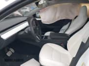 ✅ 2024 Tesla Model Y Performance • VIN: 7SAYGDEF6RF112421 • Lot: 43566102. Wystawiony na IAAI z przebiegiem 11 378 mil. Bezpłatny archiwum sprzedaży aukcyjnych z USA i szczegółowy raport historii pojazdu na DreamBid. Zdjęcie 5.