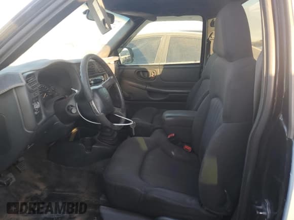 ✅ 2003 Chevrolet S-10 LS • VIN: 1GCCS14H638228314 • Лот: 84118064. Опубликован ранее на Copart с пробегом 137 363 миль. Бесплатный доступ к архиву аукционных продаж из США и подробный отчёт об истории автомобиля на DreamBid. Изображение 7.