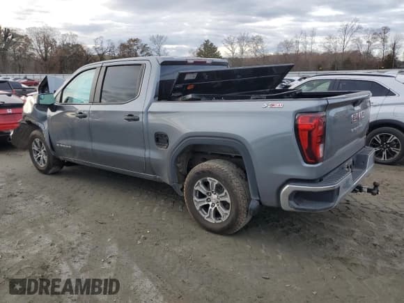 ✅ 2021 GMC Sierra 1500 • VIN: 3GTU9AEF1MG269684 • Lot: 84997854. Wystawiony na Copart z przebiegiem 98 349 mil. Bezpłatny archiwum sprzedaży aukcyjnych z USA i szczegółowy raport historii pojazdu na DreamBid. Zdjęcie 2.