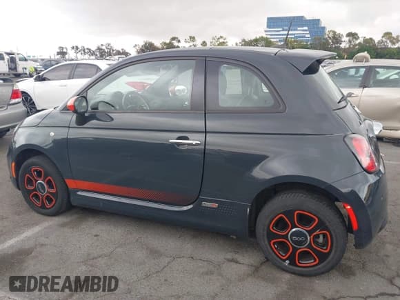✅ 2018 FIAT 500e • VIN: 3C3CFFGE1JT369328 • Lot: 43294330. Listed on IAAI with 22,081 mi. Free auction sales archive from the USA and detailed vehicle history report at DreamBid. Image 14.