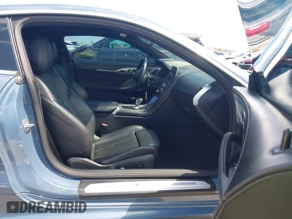 ✅ 2019 BMW 8 Series M850i xDrive • VIN: WBABC4C51KBU96588 • Lot: 43283984. Wystawiony na IAAI z przebiegiem 64 951 mil. Bezpłatny archiwum sprzedaży aukcyjnych z USA i szczegółowy raport historii pojazdu na DreamBid. Zdjęcie 5.