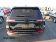 ✅ 2023 Jeep Grand Cherokee Altitude • VIN: 1C4RJGAG6PC662909 • Lot: 42916213. Wystawiony na IAAI z przebiegiem 24 008 mil. Bezpłatny archiwum sprzedaży aukcyjnych z USA i szczegółowy raport historii pojazdu na DreamBid. Zdjęcie 15.