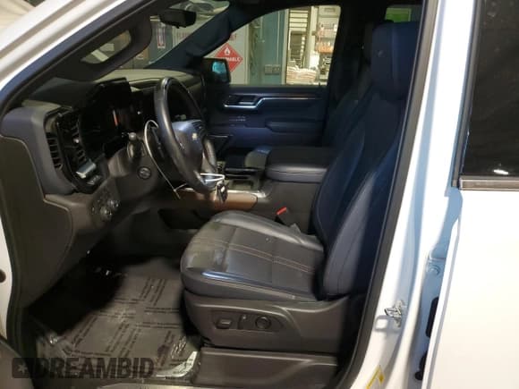 ✅ 2024 Chevrolet Silverado 1500 High Country • VIN: 1GCUDJEL7RZ276795 • Лот: 92240195. Опубликован ранее на Copart с пробегом 13 966 миль. Бесплатный доступ к архиву аукционных продаж из США и подробный отчёт об истории автомобиля на DreamBid. Изображение 7.