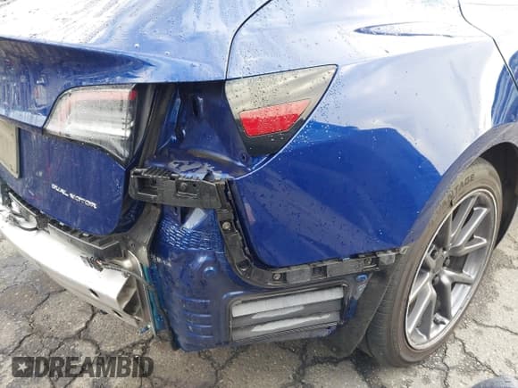 ✅ 2020 Tesla Model 3 Long Range • VIN: 5YJ3E1EB4LF647683 • Lot: 43698875. Wystawiony na IAAI z przebiegiem 108 429 mil. Bezpłatny archiwum sprzedaży aukcyjnych z USA i szczegółowy raport historii pojazdu na DreamBid. Zdjęcie 22.