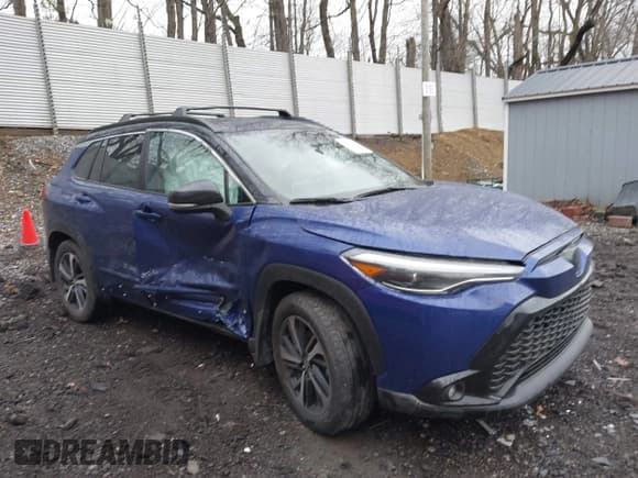 ✅ 2025 Toyota Corolla Cross Hybrid S • VIN: 7MUFBABG9SV072986 • Lot: 42002654. Wystawiony na IAAI z przebiegiem 597 mil. Bezpłatny archiwum sprzedaży aukcyjnych z USA i szczegółowy raport historii pojazdu na DreamBid. Zdjęcie 1.