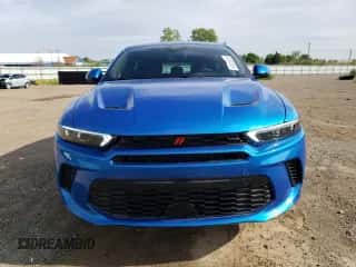 2024 Dodge Hornet R/T z VIN ZACPDFCW3R3A35569, wystawiony jako Copart lot #60680955 z przebiegiem 3 200 mil mil oraz Szkoda całkowita • Salvage title. Historia ofert i sprzedaży dostępna na DreamBid. Obrazek 5.