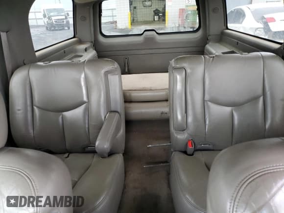 ✅ 2003 Chevrolet Suburban LS • VIN: 1GNFK16Z83J159905 • Лот: 79970474. Опубликован ранее на Copart с пробегом 371 032 миль. Бесплатный доступ к архиву аукционных продаж из США и подробный отчёт об истории автомобиля на DreamBid. Изображение 10.