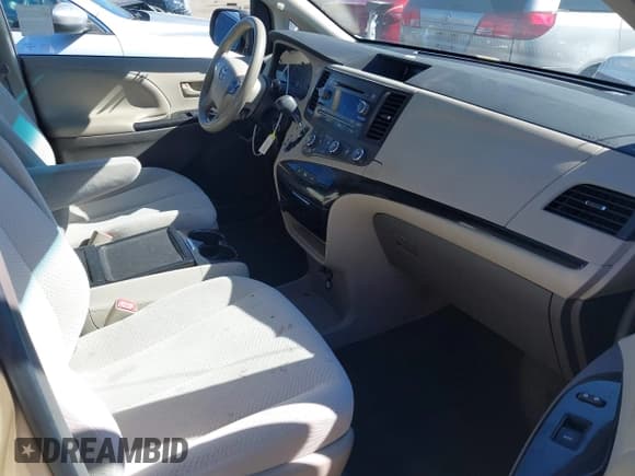 ✅ 2012 Toyota Sienna LE • VIN: 5TDKK3DC0CS229210 • Лот: 43570367. Опубликован ранее на IAAI с пробегом 107 219 миль. Бесплатный доступ к архиву аукционных продаж из США и подробный отчёт об истории автомобиля на DreamBid. Изображение 5.