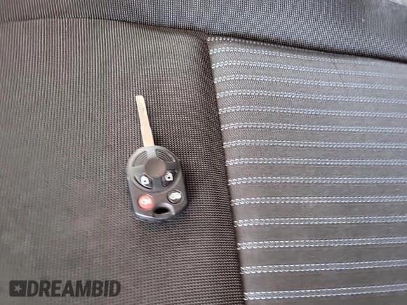 ✅ 2017 Ford Transit • VIN: 1FTYR1YM1HKB05586 • Lot: 42575771. Wystawiony na IAAI z przebiegiem 110 277 mil. Bezpłatny archiwum sprzedaży aukcyjnych z USA i szczegółowy raport historii pojazdu na DreamBid. Zdjęcie 1.