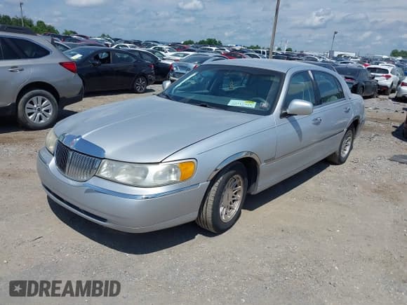 ✅ 1998 Lincoln Town Car Signature • VIN: 1LNFM82W1WY674095 • Lot: 42673161. Listed on IAAI with 150,245 mi. Free auction sales archive from the USA and detailed vehicle history report at DreamBid. Image 16.