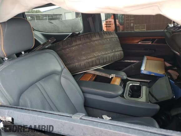 ✅ 2022 Jeep Grand Wagoneer Series II • VIN: 1C4SJVFJ6NS167011 • Lot: 69071254. Wystawiony na Copart z przebiegiem 48 653 mil. Bezpłatny archiwum sprzedaży aukcyjnych z USA i szczegółowy raport historii pojazdu na DreamBid. Zdjęcie 11.