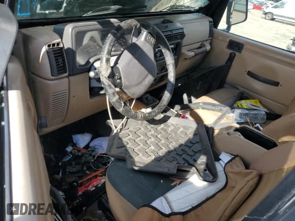 ✅ 2002 Jeep Wrangler Sahara • VIN: 1J4FA59S12P761276 • Lot: 90629975. Listed on Copart with 160,977 mi. Free auction sales archive from the USA and detailed vehicle history report at DreamBid. Image 8.