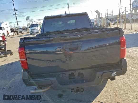 ✅ 2024 Toyota Tacoma SR • VIN: 3TYKD5HN7RT003129 • Lot: 96612955. Wystawiony na Copart z przebiegiem 15 244 mil. Bezpłatny archiwum sprzedaży aukcyjnych z USA i szczegółowy raport historii pojazdu na DreamBid. Zdjęcie 6.