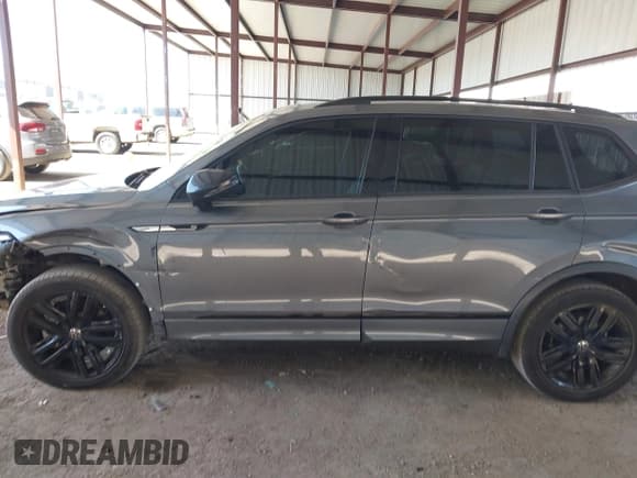 ✅ 2022 Volkswagen Tiguan SE R-Line Black • VIN: 3VVCB7AX6NM074217 • Lot: 43401568. Wystawiony na IAAI z przebiegiem 151 574 mil. Bezpłatny archiwum sprzedaży aukcyjnych z USA i szczegółowy raport historii pojazdu na DreamBid. Zdjęcie 14.