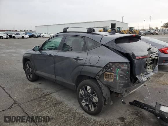 2024 Hyundai Kona SEL с VIN KM8HBCAB2RU041021, выставлен на аукционе Copart как лот 81607774 с пробегом 36 538 миль миль и Списание • Salvage title. История ставок и продаж доступна на DreamBid. Изображение 2.