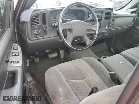 2004 Chevrolet Silverado 1500 LS z VIN 1GCEC14V04Z255175, wystawiony jako Copart lot #77254964 z przebiegiem Nie podano mil oraz Szkoda całkowita • Salvage title. Historia ofert i sprzedaży dostępna na DreamBid. Obrazek 8.